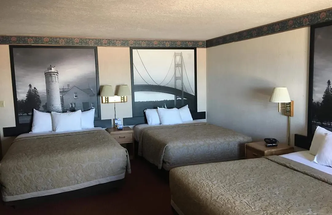 Super 8 Beachfront By Wyndham Mackinaw City, Mi-1