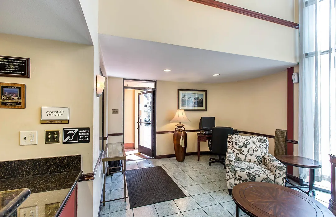 Econo Lodge Inn & Suites Riverside - Corona-1