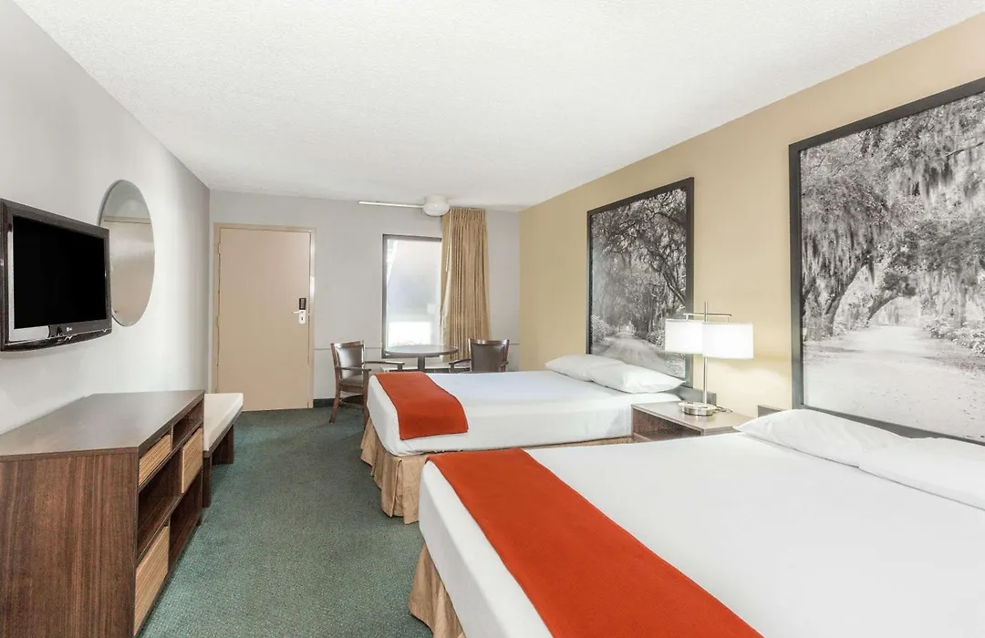 Super 8 By Wyndham Adel Ga I-75-1