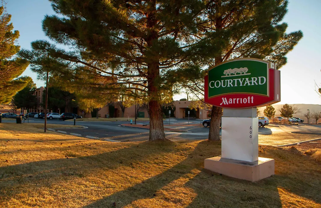 Courtyard Page At Lake Powell-1