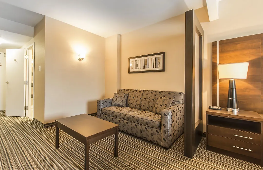 Comfort Suites Downtown-1
