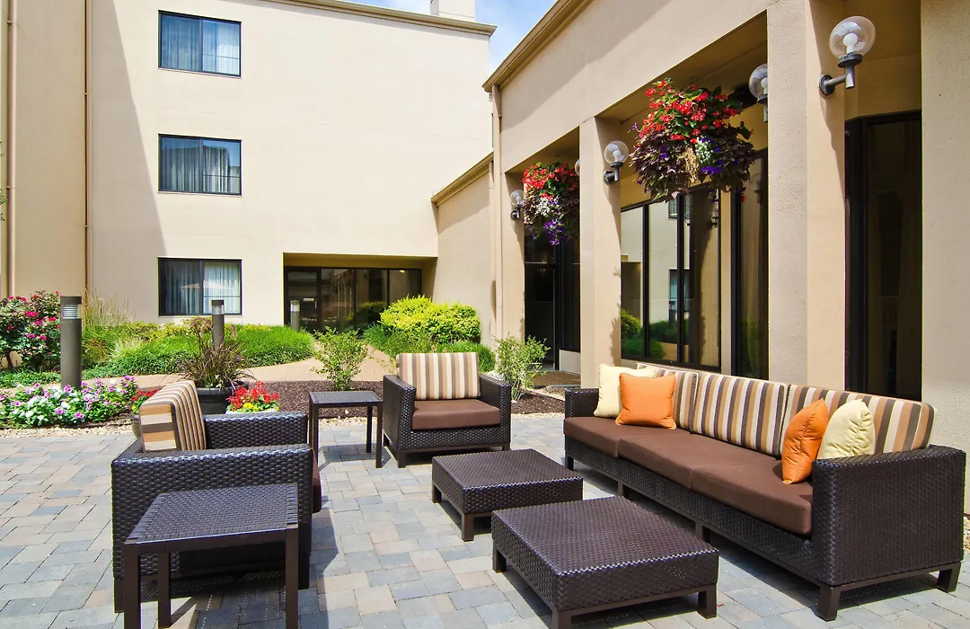 Courtyard St. Louis Westport Plaza-1