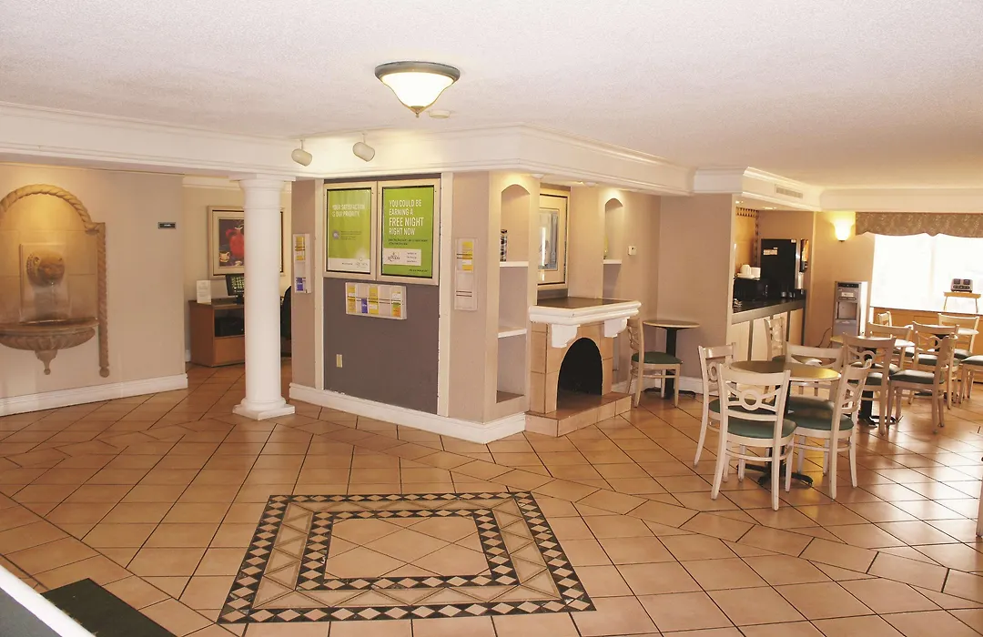 La Quinta Inn By Wyndham Kansas City Lenexa-1