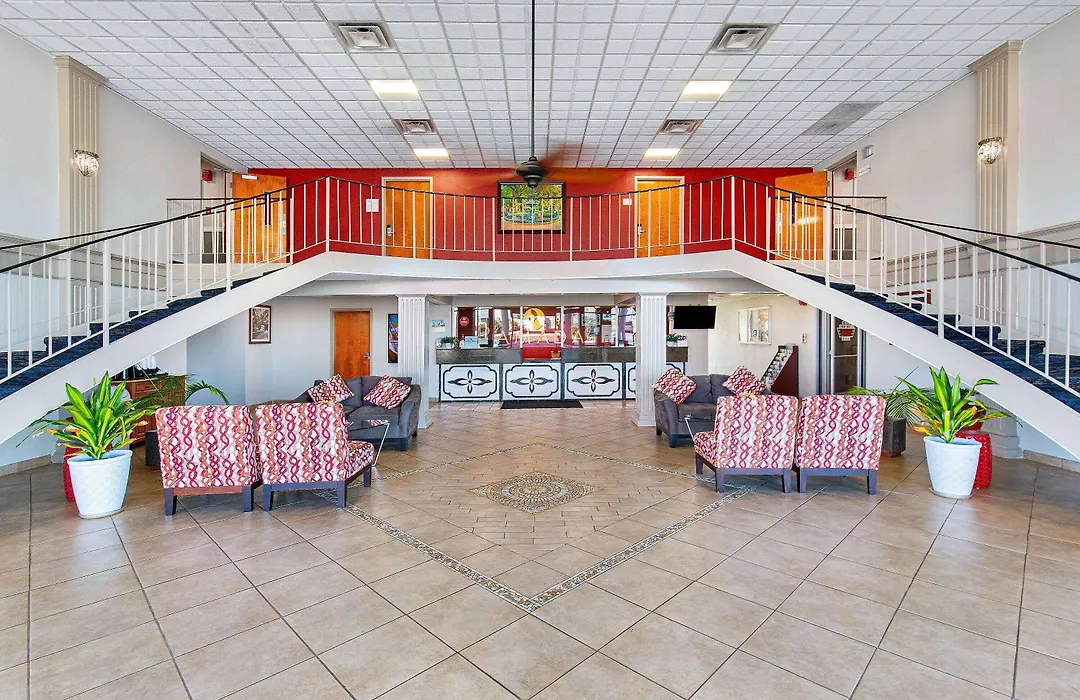 Ramada By Wyndham Bowling Green-1