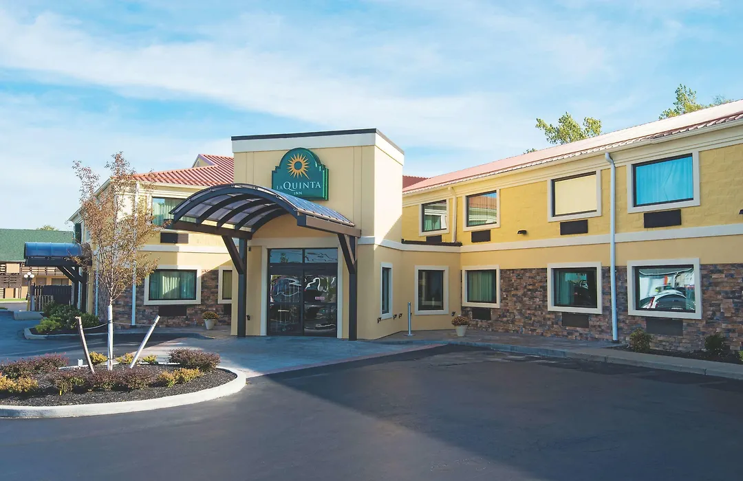 La Quinta Inn By Wyndham Buffalo Airport-1