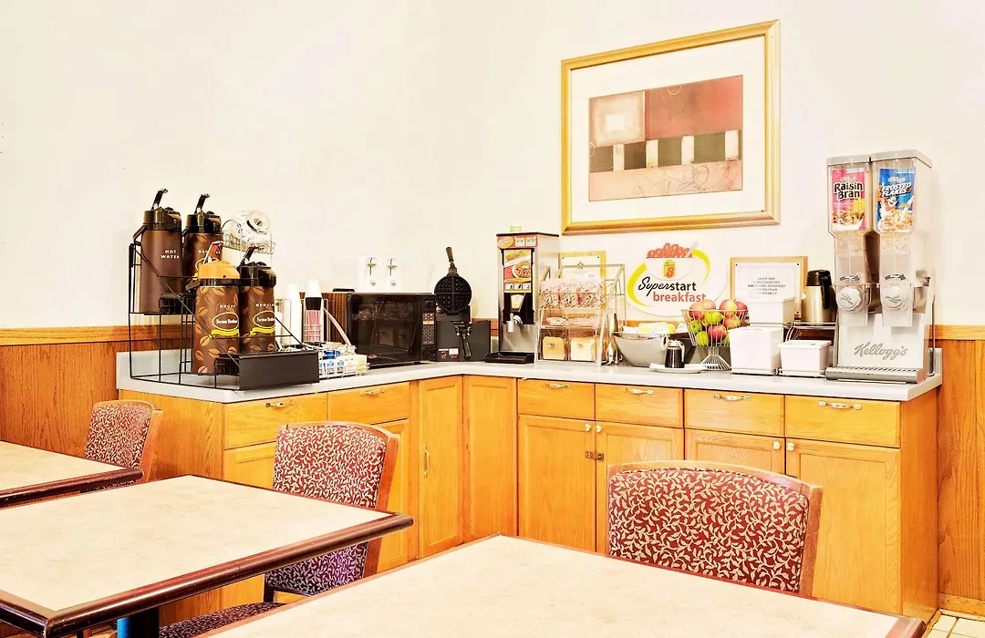 Super 8 By Wyndham Marshall-1