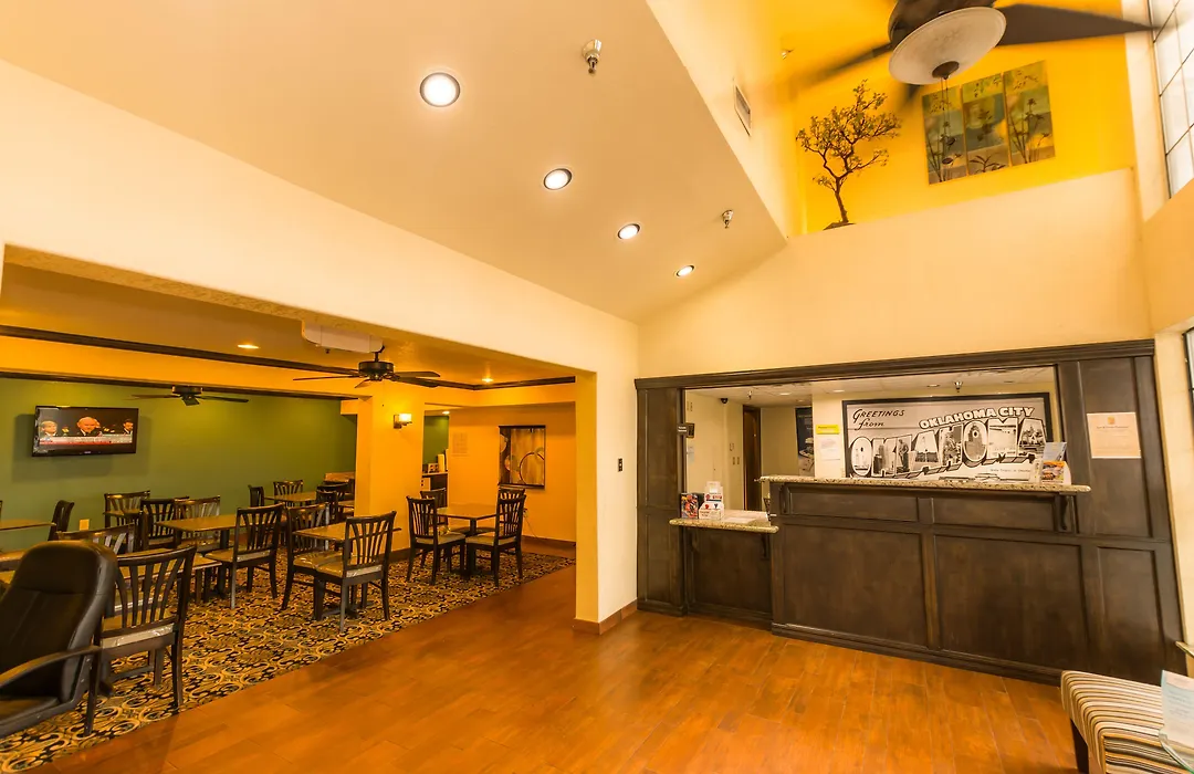 Super 8 By Wyndham Oklahoma Airport Fairgrounds West-1