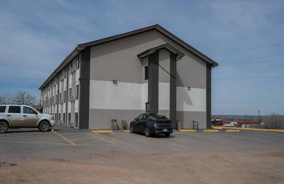 Super 8 By Wyndham Miles City-1