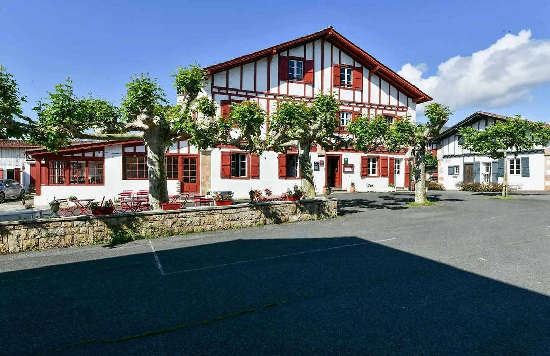 Logis Hôtel Baratxartea-1