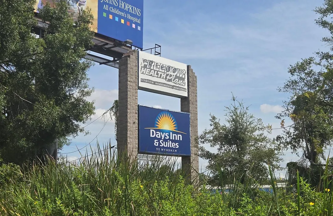 Days Inn & Suites By Wyndham Tampa/Raymond James Stadium-1