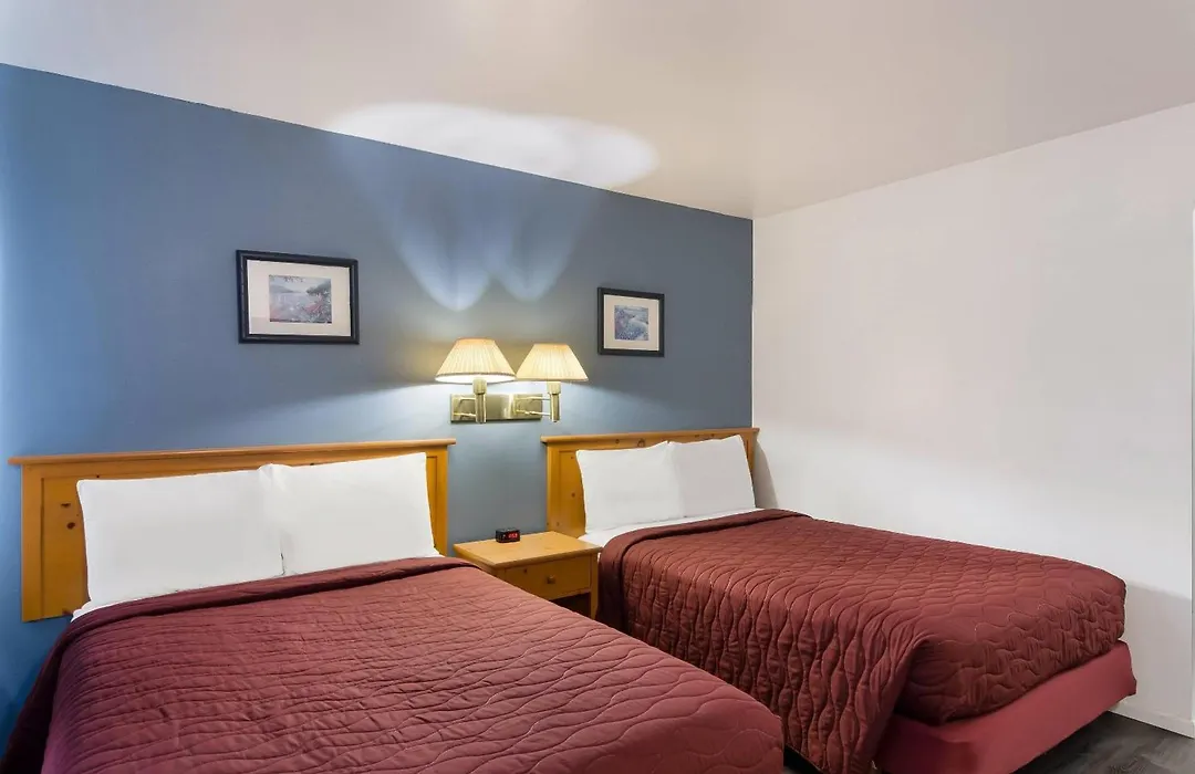 Rodeway Inn & Suites Sidney Historic Downtown I-80-1