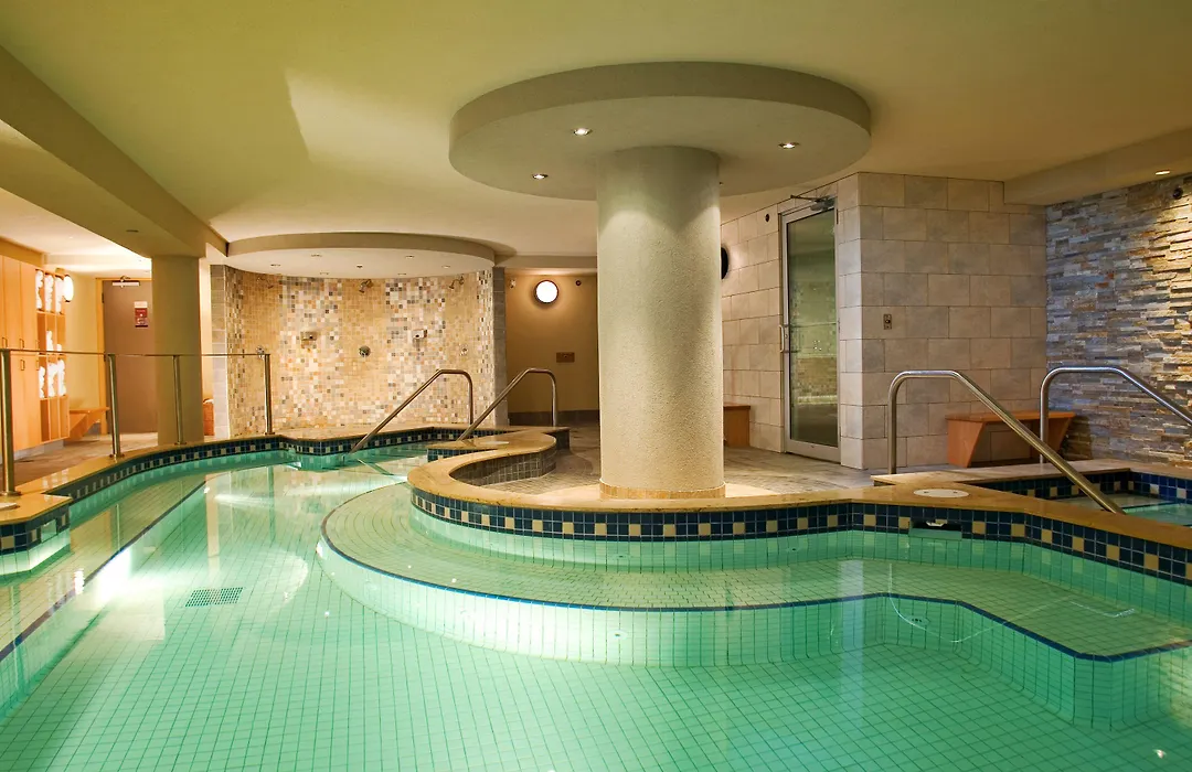 Banff Caribou Lodge And Spa-1