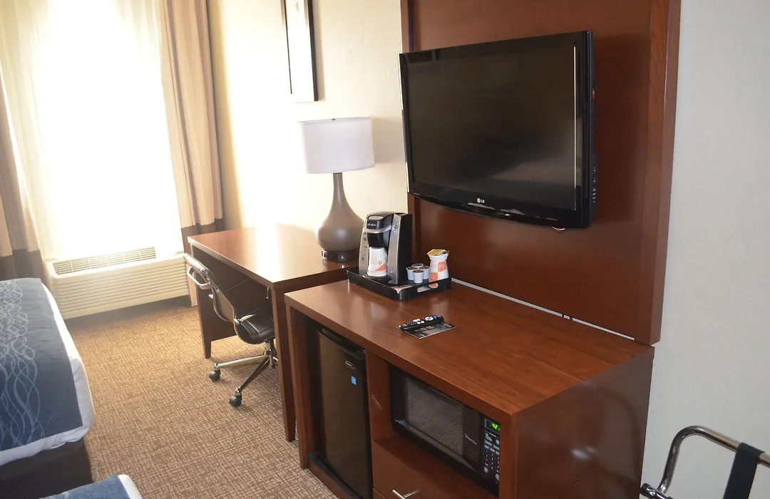 Comfort Inn & Suites Junction City - Near Fort Riley-1