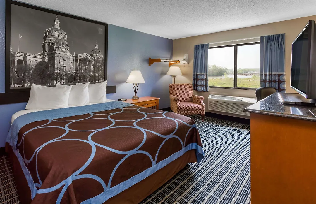 Super 8 By Wyndham Iowa City/Coralville-1