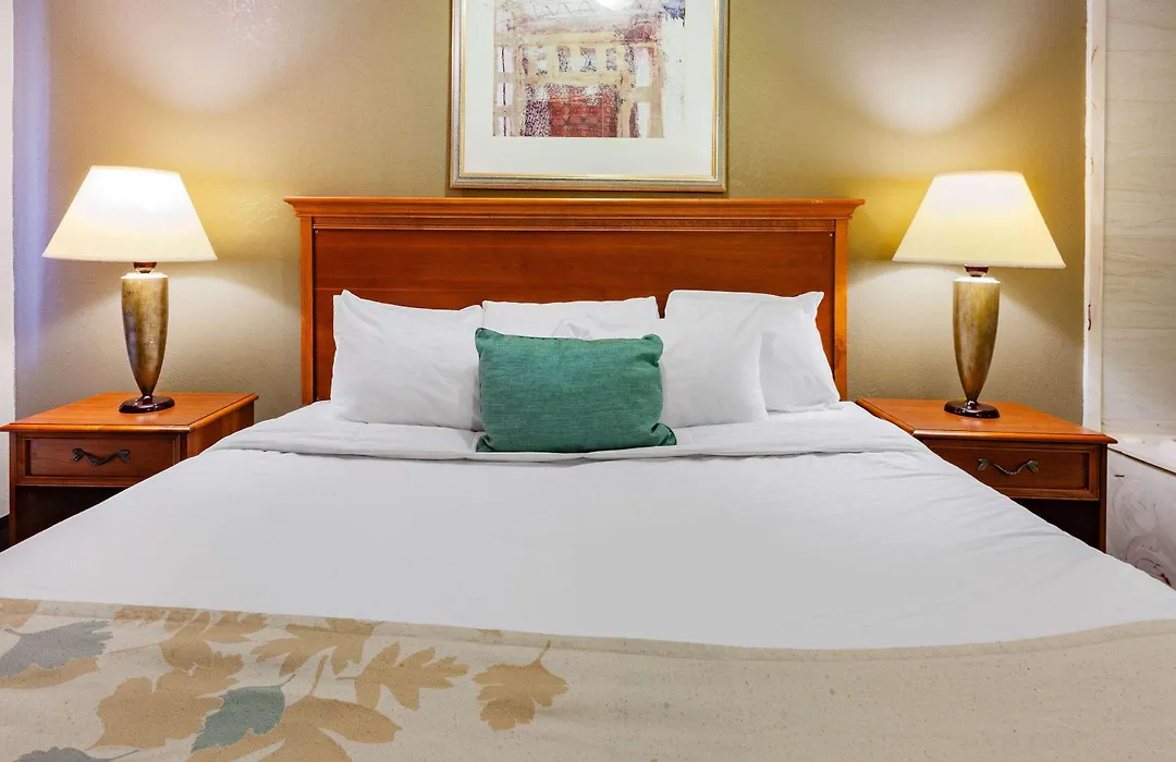 Travelodge By Wyndham Monroe-1