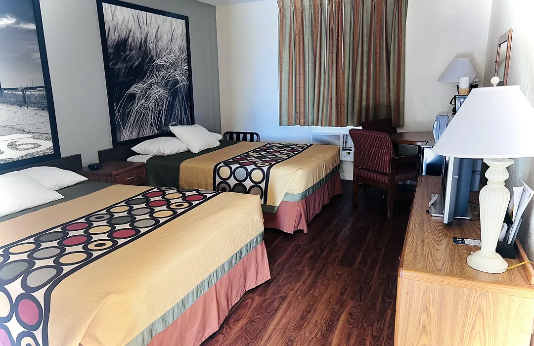 Super 8 By Wyndham Dodge City-1
