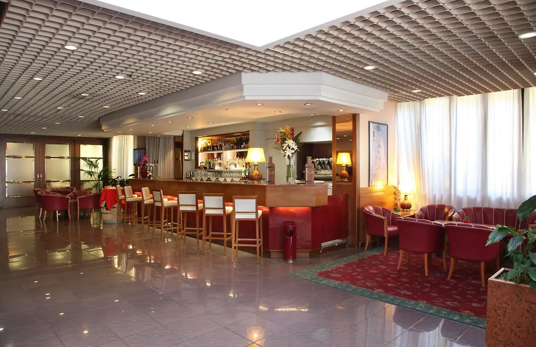 Hotel Maxim-1