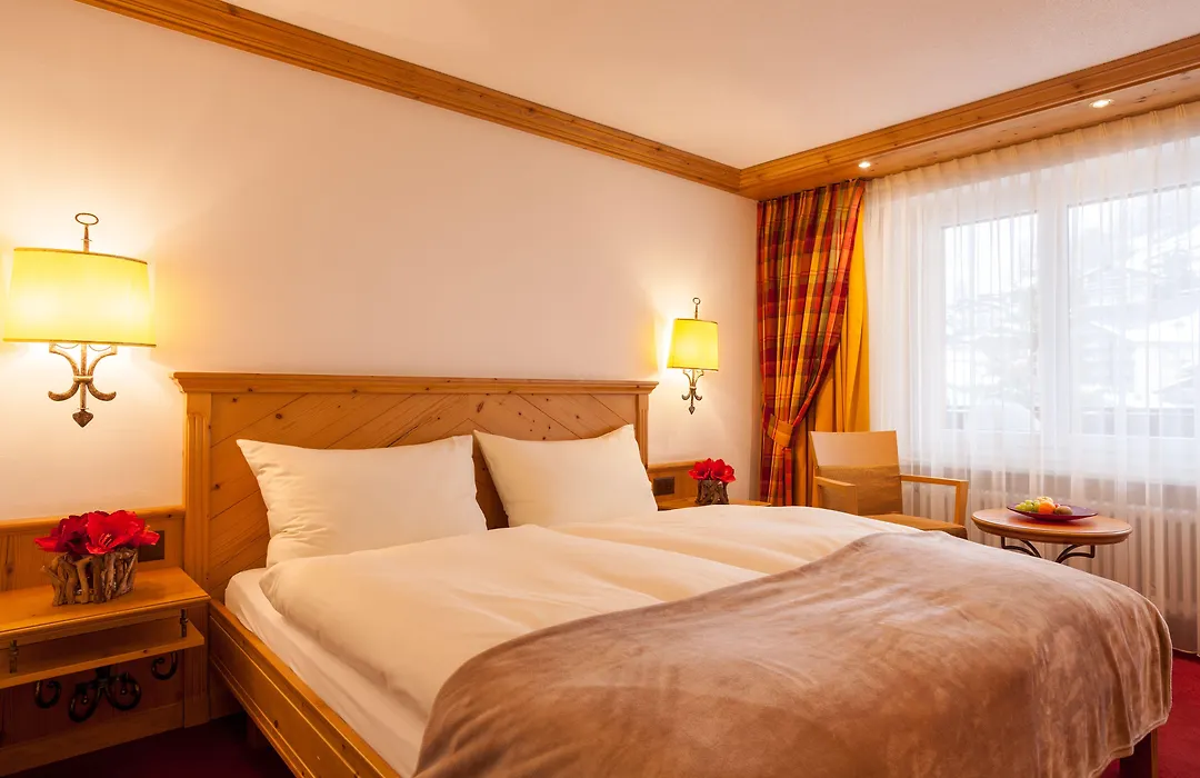 Hotel Holiday-1