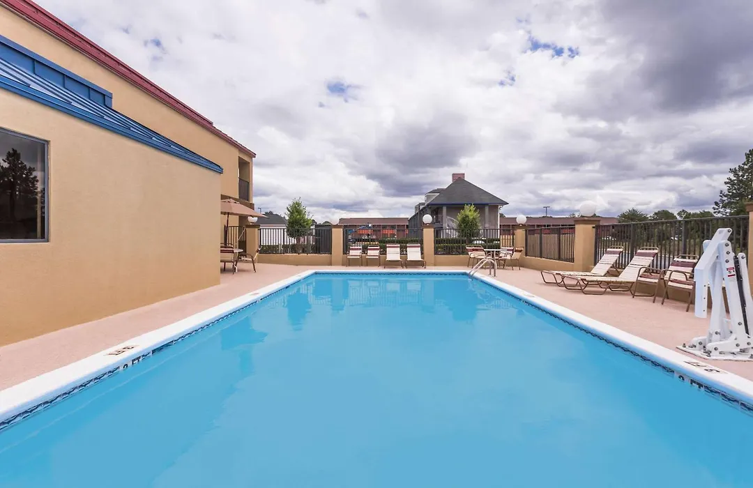Days Inn & Suites By Wyndham Warner Robins Near Robins Afb-1
