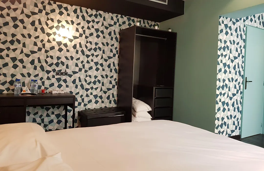 Brit Hotel Aux Sacres Reims, Centre Historique-1