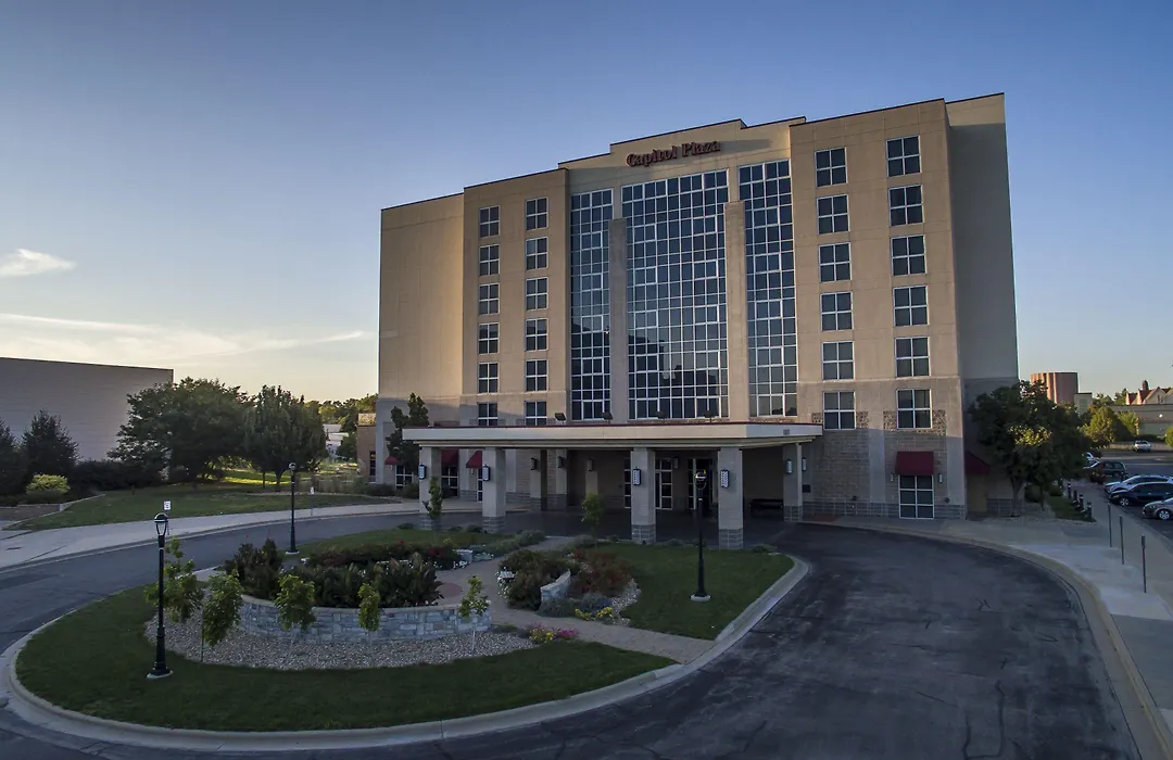 Hotel Topeka At City Center-1