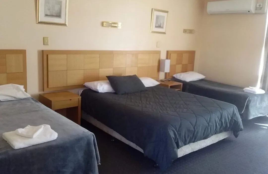 Desert Sand Motor Inn-1