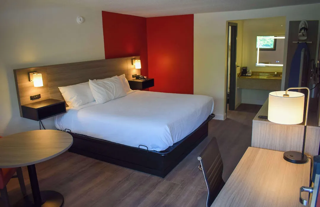 Ramada By Wyndham Cleveland Airport West-1