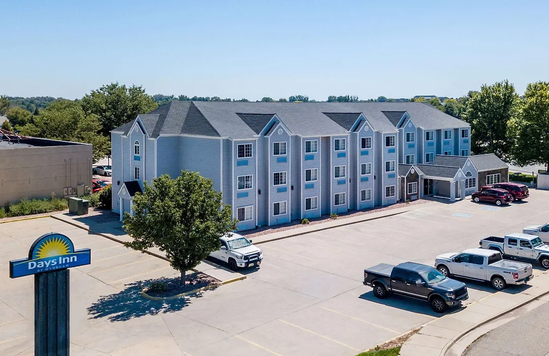 Days Inn & Suites By Wyndham Greeley-1