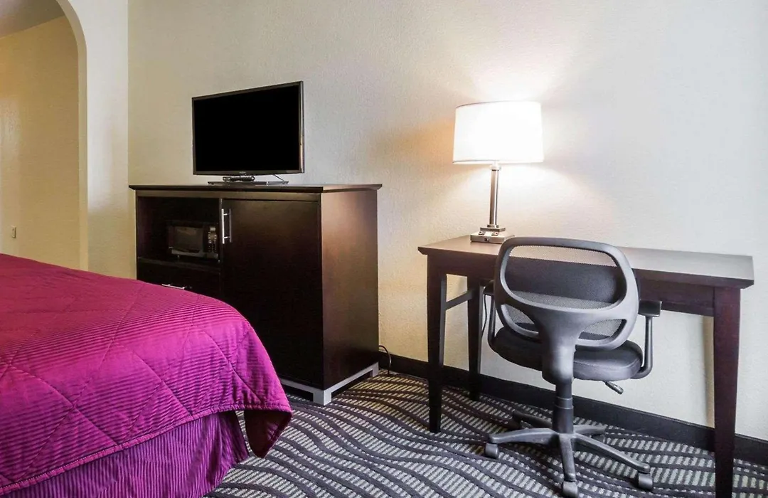 Quality Inn & Suites North Montgomery-1