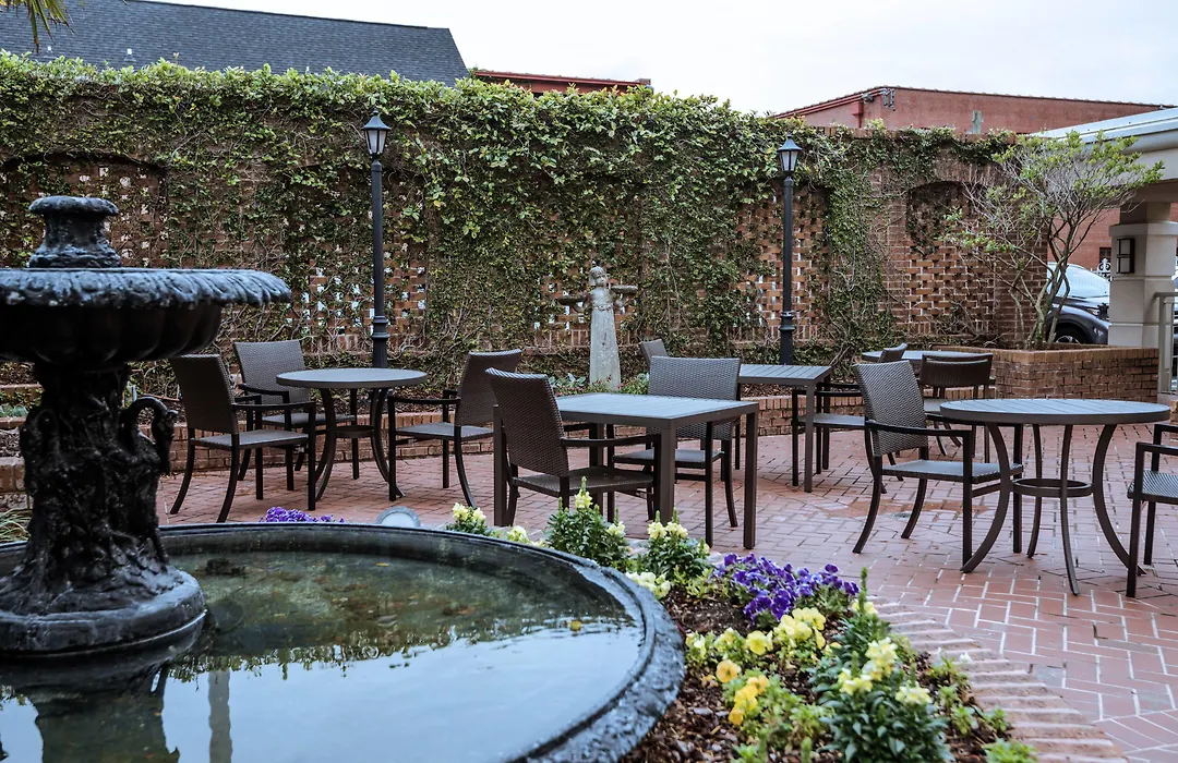 Courtyard By Marriott Charleston Historic District-1