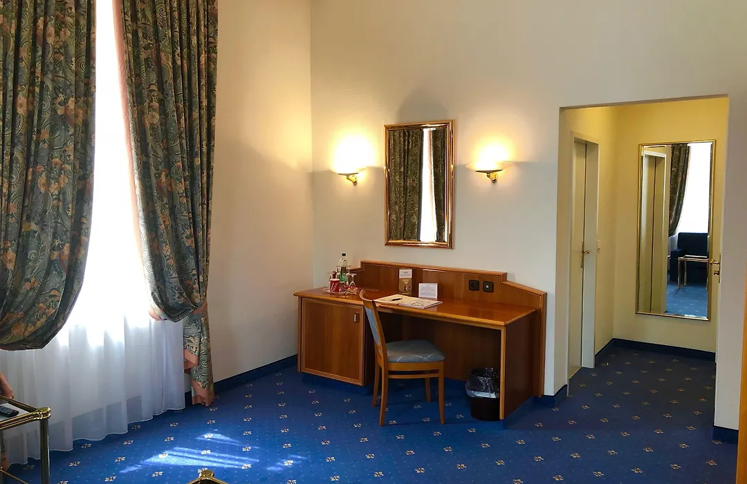 Hotel Bayerischer Hof Dresden-1