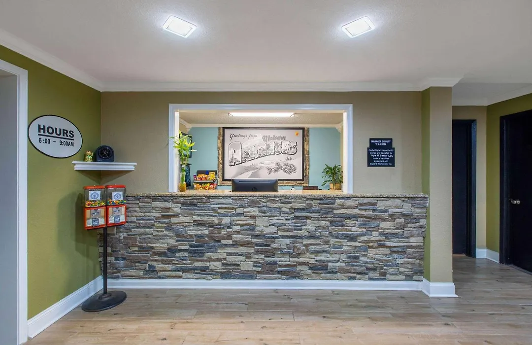 Super 8 By Wyndham Malvern-1