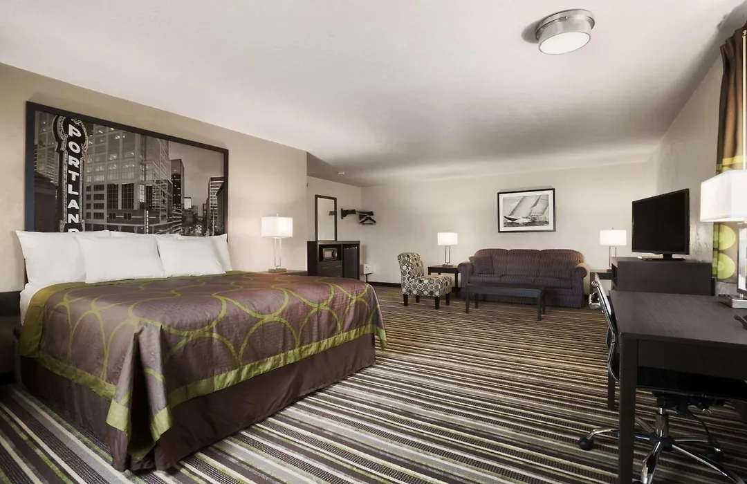 Super 8 By Wyndham Portland Airport-1