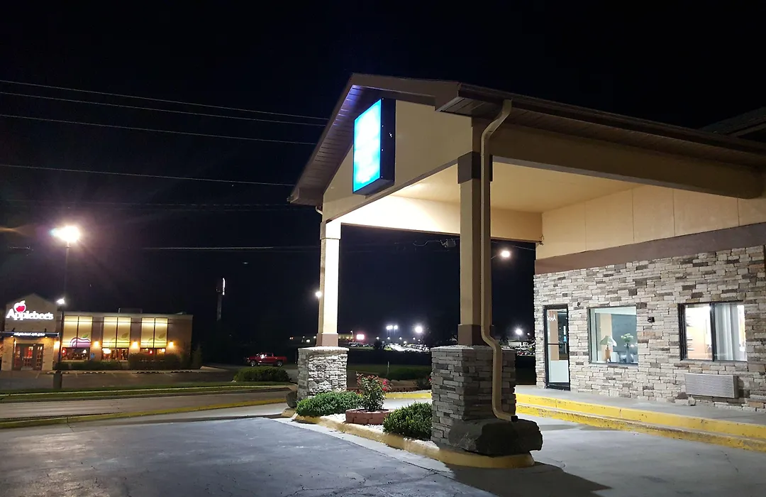 Americas Best Value Inn & Suites Harrisonville-1