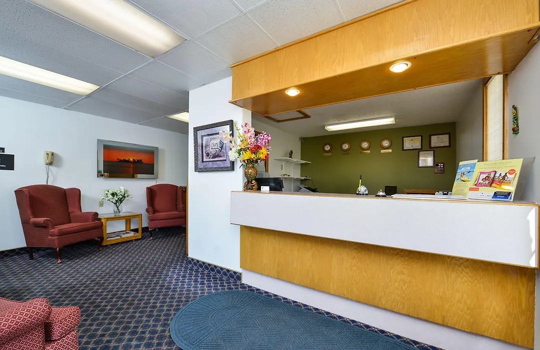 Super 8 By Wyndham Minot Airport-1