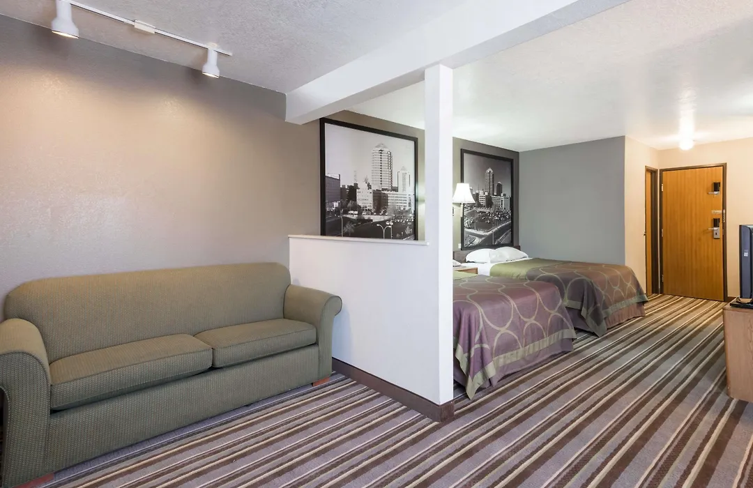 Super 8 By Wyndham Bernalillo-1