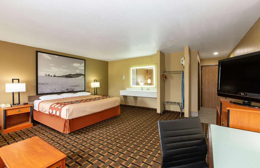 Super 8 By Wyndham Ottawa-1