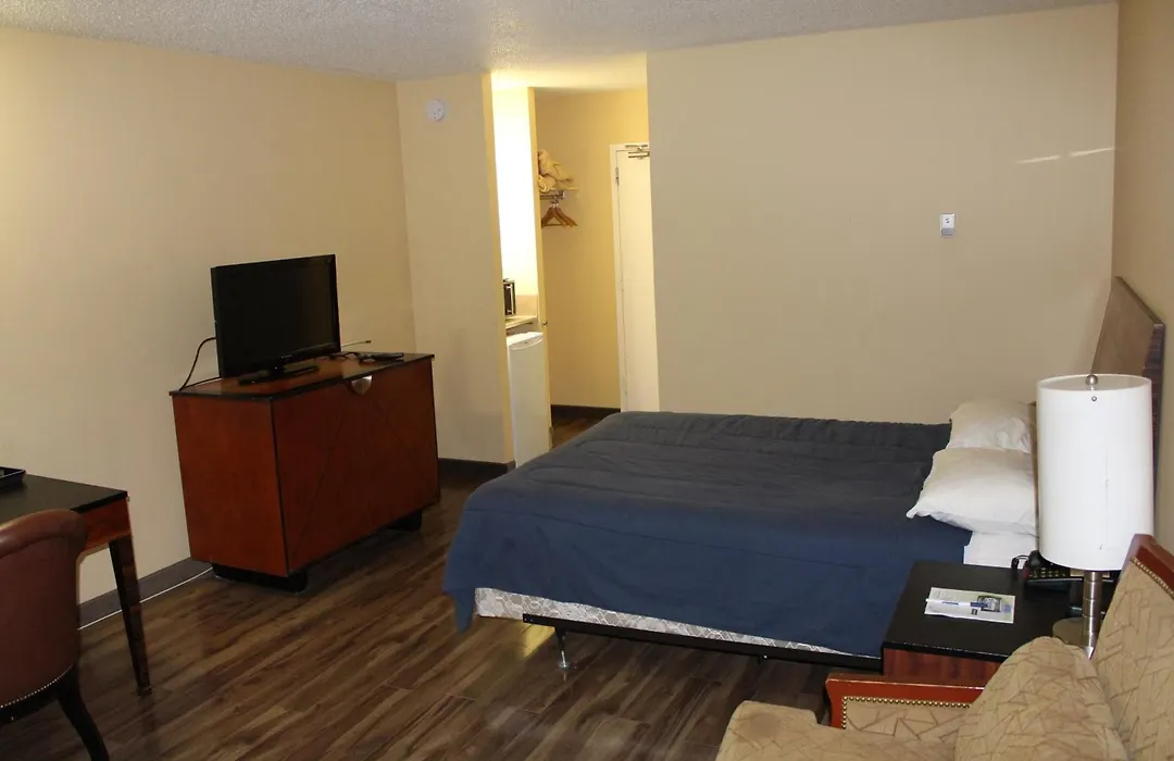 Travelodge By Wyndham Swift Current-1