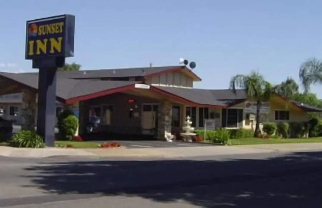 Sunset Inn Lake Oroville-1