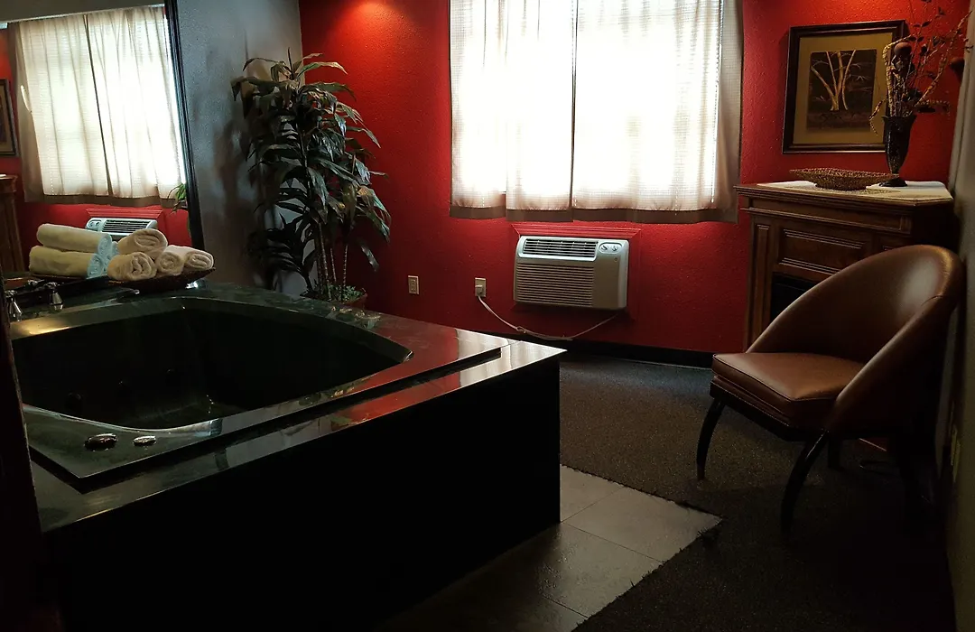 Knights Inn And Suites - Grand Forks-1