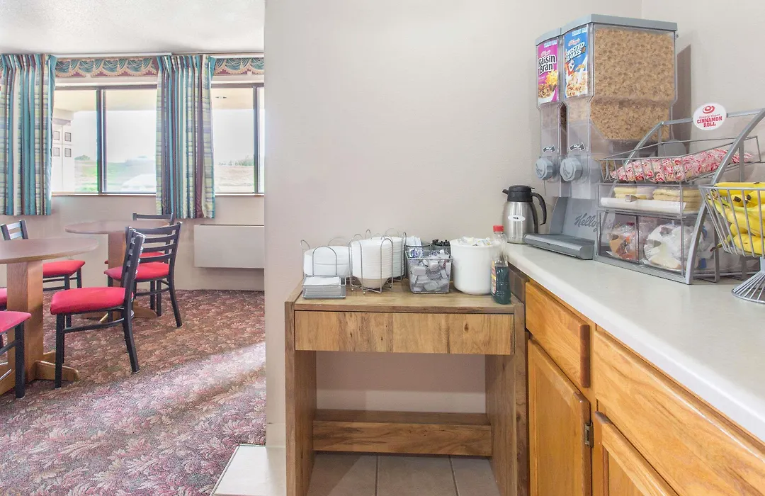 Super 8 By Wyndham Austin Mn-1