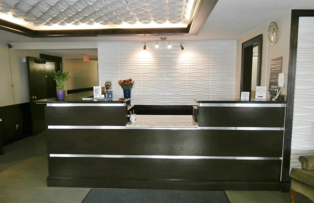 Americas Best Value Inn & Suites Thief River Falls-1