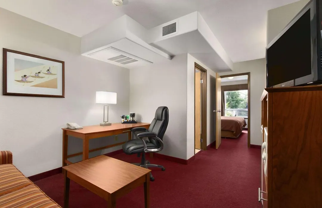 Super 8 By Wyndham Yellowknife-1