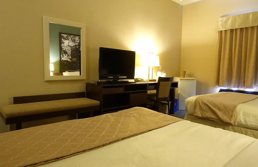 Super 8 By Wyndham Dauphin-1