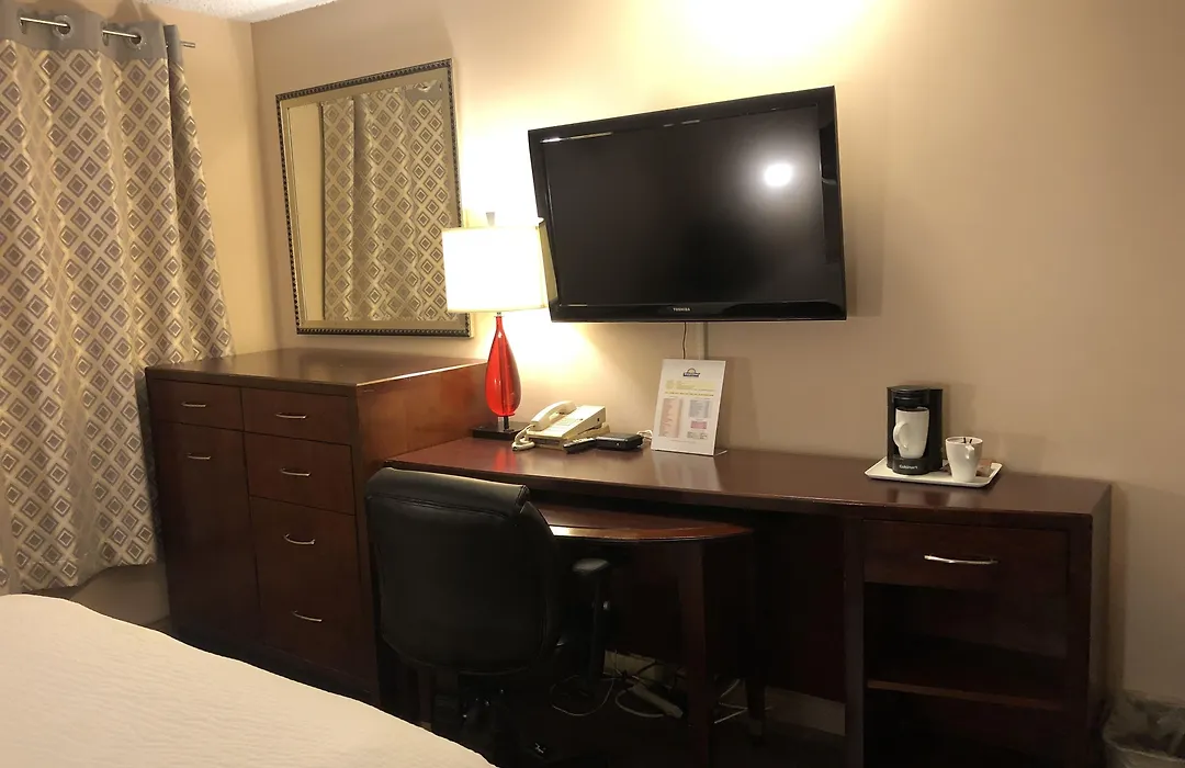 Days Inn By Wyndham Fredericton-1