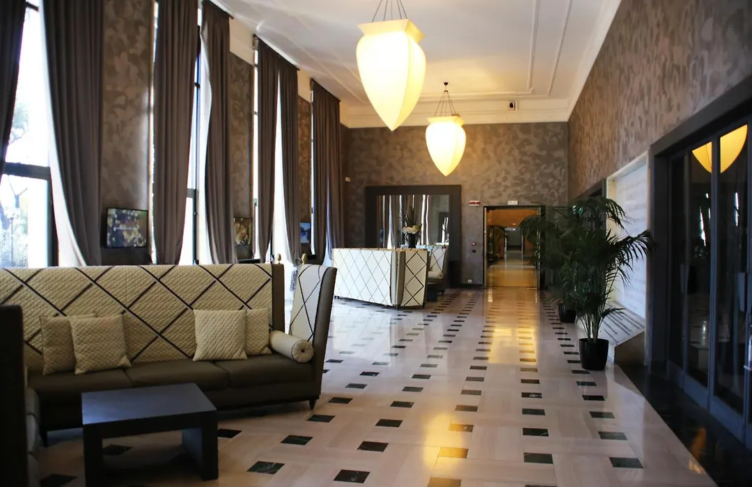 Th Roma - Carpegna Palace-1