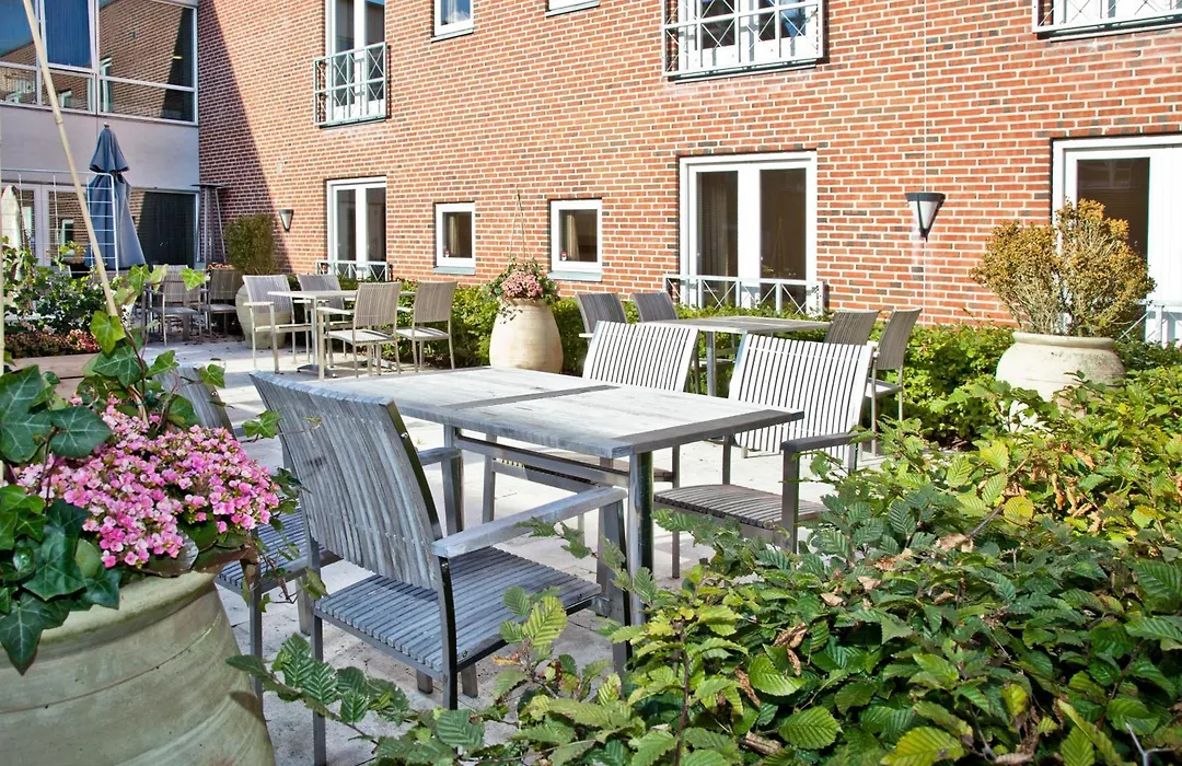 Montra Hotel Sabro Kro-1