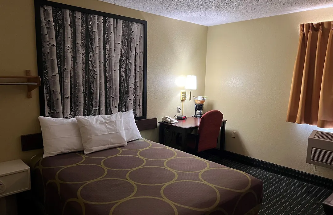 Super 8 By Wyndham Trinidad-1