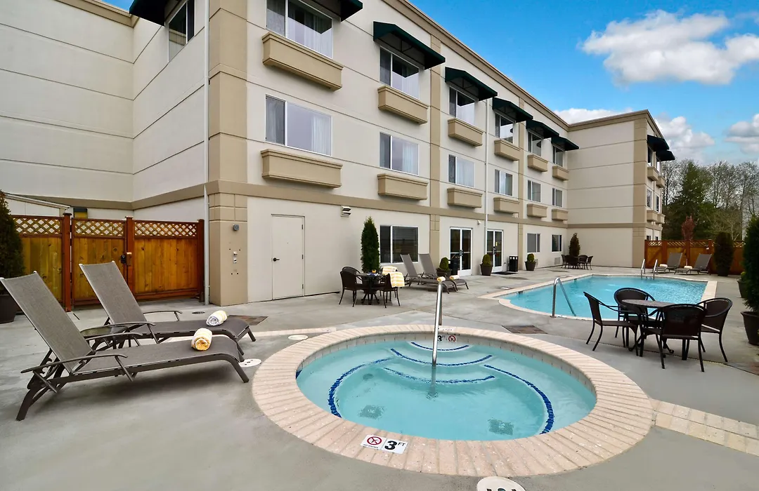 Best Western Plus Edmonds Harbor Inn-1