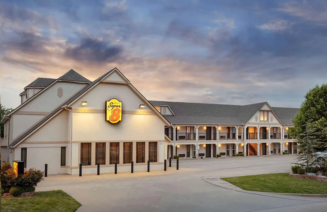 Super 8 By Wyndham City Of Moore-1